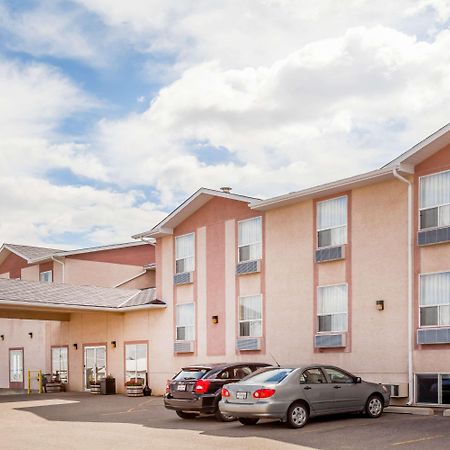 Super 8 By Wyndham Pincher Creek Ab Motel Exterior photo